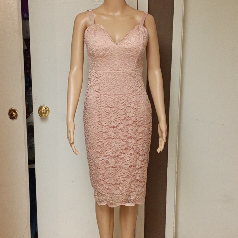 Bebé Scallop Lace midi Dress - Picture 1 of 12